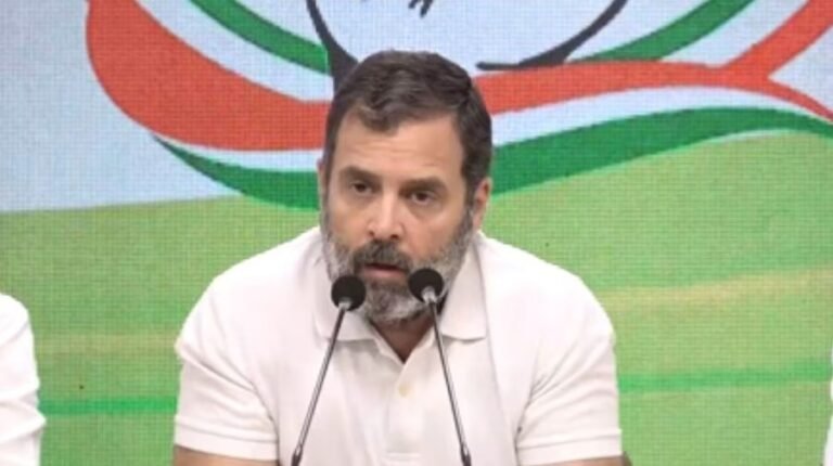 राहुल का बीजेपी पर जमकर पलटवार, सांसदी छीनकर डरा नहीं सकते: ‘मोदी जी पैनिक में आ गए हैं, वो मेरी स्पीच से डर रहे हैं