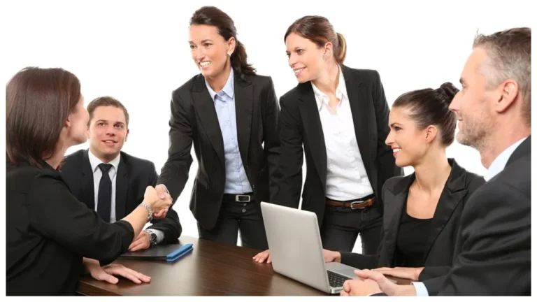 Personality Tips: स्मार्ट- कॉन्फिडेंट लोगों के अंदर होती हैं ये आदतें, जानिए क्या आप भी Smart People की गिनती में आते हैं