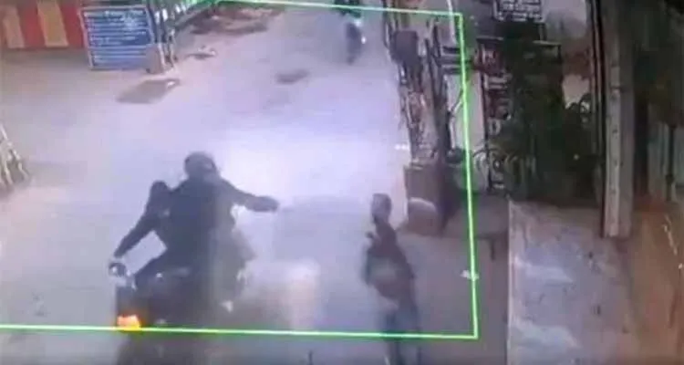 Delhi Acid Attack: दुकानदारी कर रही महिला पर एसिड अटैक, तलाश में जुटी पुलिस !