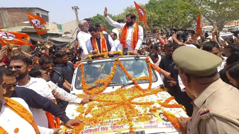 Eknath Shinde Ayodhya Visit: रामलला के दर्शन करने अयोध्या पहुंचे CM एकनाथ शिंदे, कही ये.. बड़ी बात !