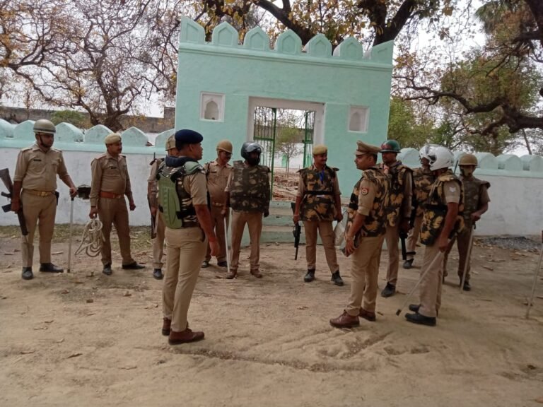 Eid-ul-fitr 2023: ईद पर प्रयागराज में हाई अलर्ट! सड़कों पर नहीं अदा होगी अलविदा की नमाज, लखनऊ में भी बढ़ाई गई मस्जिदों की सुरक्षा