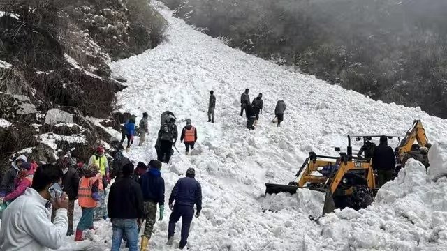 Sikkim Avalanche: सिक्किम में भयानक एवलांच, 6 की मौत, 150 लोगों के फंसे होने की खबर