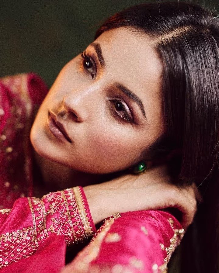 Shehnaaz Gill के सिर पर पल्लू, चेहरे पर उदासी देख परेशान हुए फैंस, एक्ट्रेस ने ईद के मौके पर तस्वीरें की शेयर 