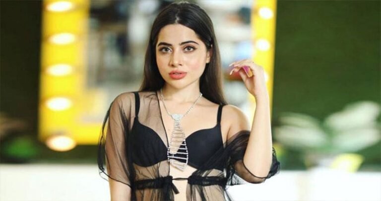 Urfi Javed: उर्फी जावेद नहीं पहनेंगी अजीबोगरीब कपड़े, ट्विटर पर मांगी माफी,कहा- अब दिखेगी बदली हुई उर्फी
