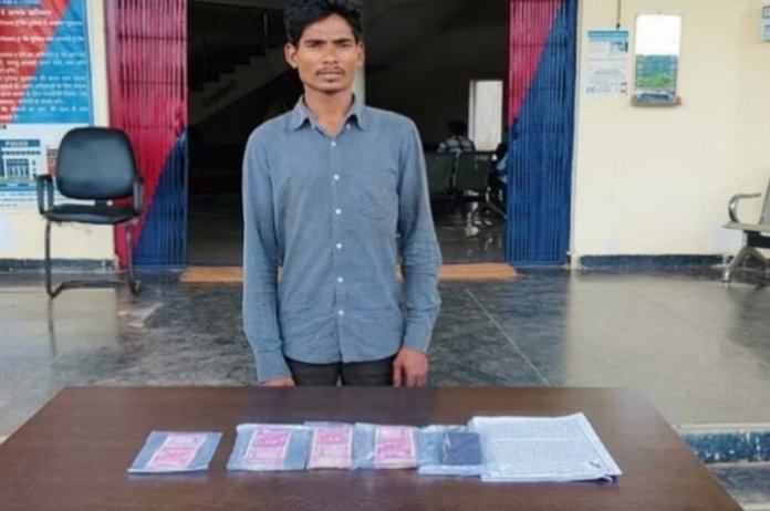नक्सलियों का पैसा बैंक में जमा करने जा रहा नक्सली सहयोगी गिरफ्तार!
