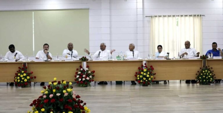 अब शिमला से ठोस घोषणाओं के साथ विपक्ष को आना होगा: शकील अख्तर