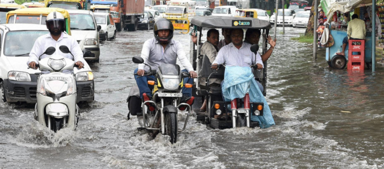 मथुरा में यमुना नदी ले रही है ‘रौद्र रूप’! बज रही खतरे की घंटी !