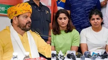 बृजभूषण शरण सिंह और उनका बेटा करण WFI की मतदाता सूची से बाहर..!!