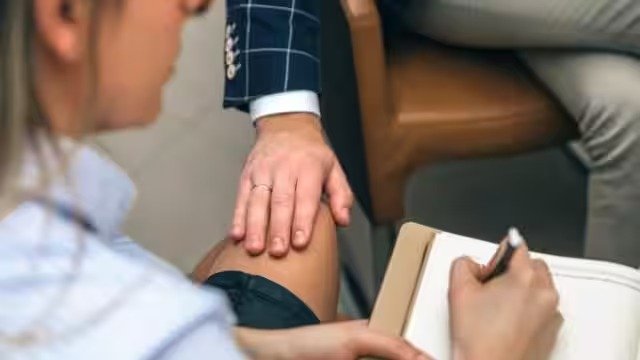 10वीं की छात्रा से टीचर ने की हैवानियत, वीडियो बनाकर किया ब्लैकमेल !