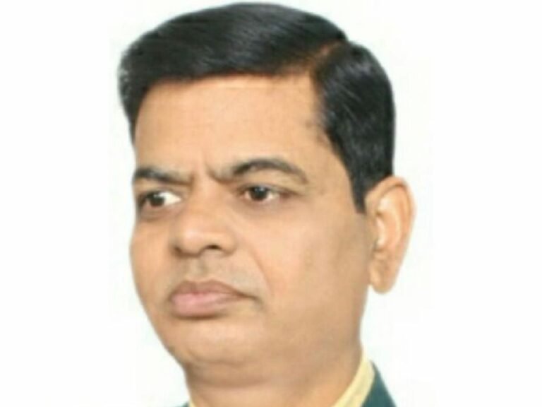 लेखपाल से होगी 30 करोड़ की वसूली: सरकारी ज़मीन का पट्टा कराकर करवाया बेटे को दान !