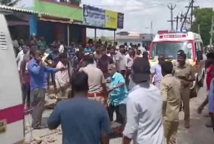 तमिनाडु की पटाखा यूनिट में धमाका: 8 की मौत कई घायल !