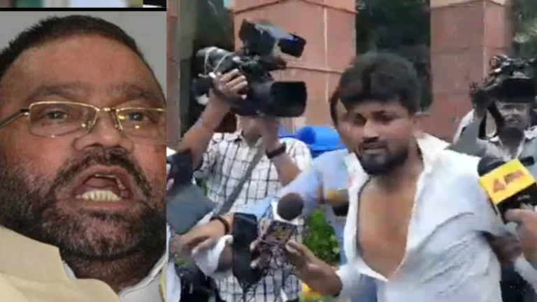 Breaking News: सपा महासचिव स्वामी प्रसाद मौर्य पर फेंका जूता..!!