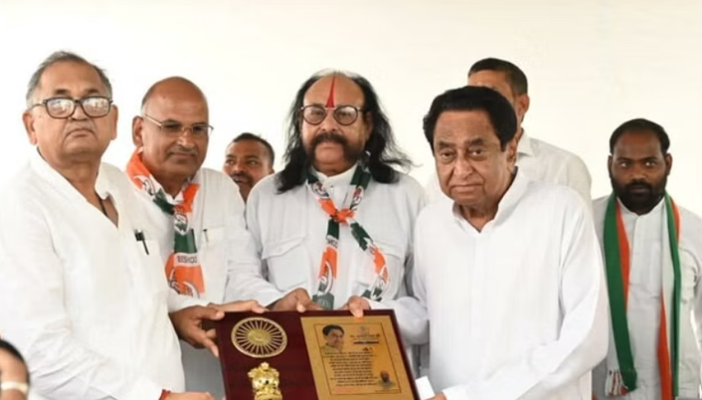 चंबल के पूर्व डकैत मलखान सिंह कांग्रेस में हुए शामिल, कमलनाथ को सीएम बनाने का किया दावा