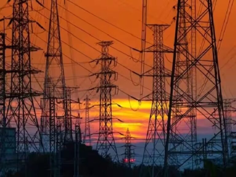 UP News: बिजली ठेकेदारी में अब SC-ST को नहीं मिलेगा रिजर्वेशन !