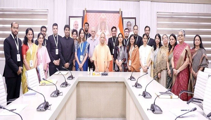 काम ऐसा करें कि स्थानान्तरण हो तो आम लोगों को हो दुःख: योगी आदित्यनाथ