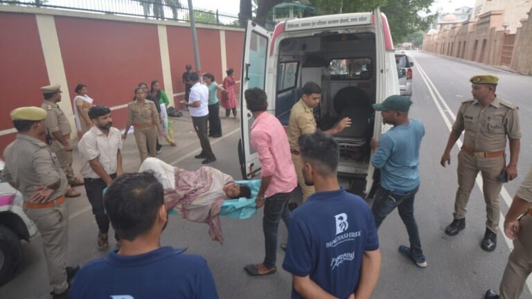 महिला ने राजभवन के सामने सड़क पर दिया बच्चे को जन्म, नवजात की हुई मौत !