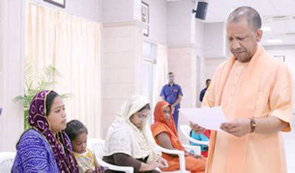 फरियादियों से बोले सीएम- अगर अधिकारी नहीं सुन रहे तो बेझिझक मुझे बताएं अपनी समस्या