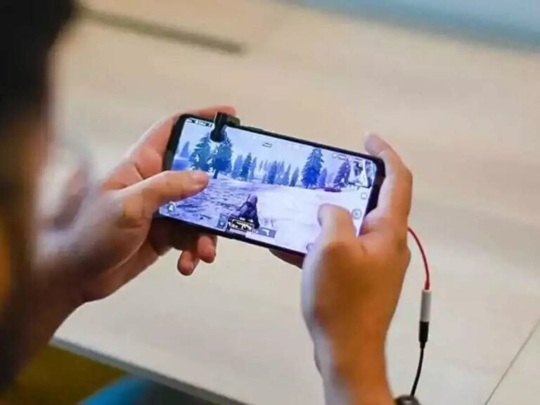 हो जाइये सावधान..बच्चा मोबाइल पर खेल रहा था गेम, तभी हुआ तेज़ धमाका !