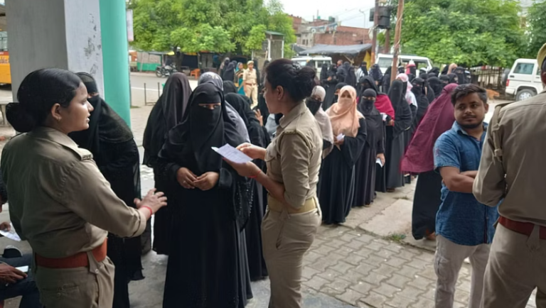 यूपी: घोसी उपचुनाव के लिए मतदान जारी, सपा प्रत्याशी ने लगाया बड़ा आरोप