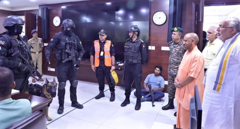 मुख्यमंत्री ने देखा यूपी पुलिस और एनएसजी का शौर्य !