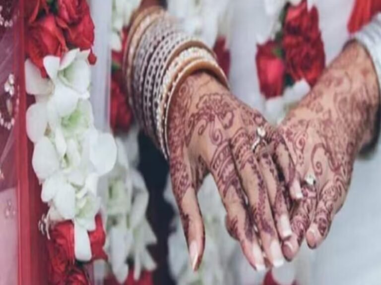 गुरुद्वारा में दो लड़कियों का समलैंगिक विवाह कराने पर विवाद , कोर्ट का ऑर्डर मानना पड़ा भारी !