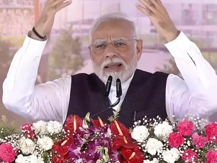 PM ने वाराणसी में रखी इंटरनेशनल क्रिकेट स्टेडियम की आधारशिला बोले – जो खेलेगा, वही खिलेगा !
