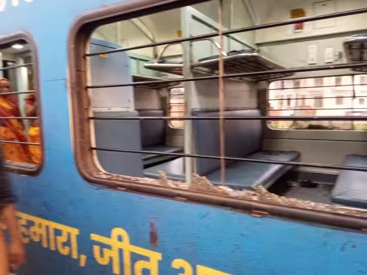 Buxar News: पटना-कोटा एक्सप्रेस के डिब्बे में मिला हाथ का कटा हुआ पंजा, यात्रियों में मचा हड़कंप !