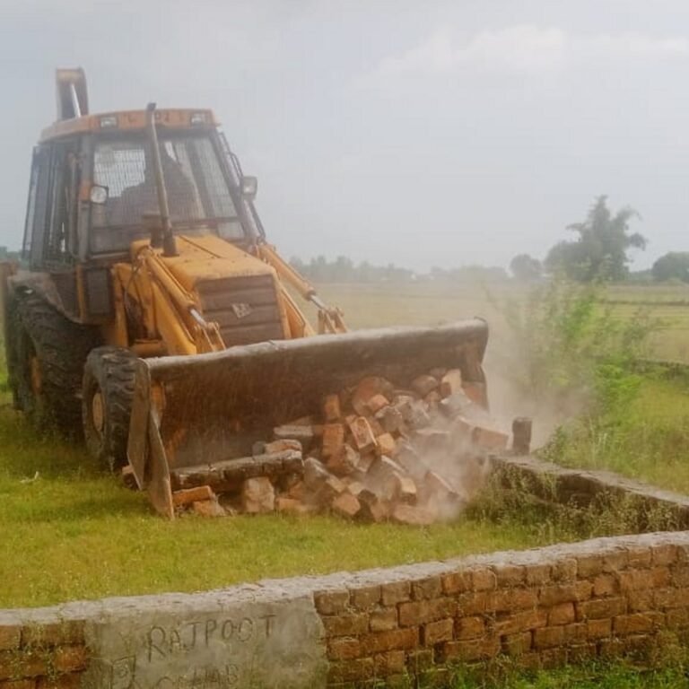 अवैध प्लाटिंग पर चला बुलडोजर, 300 बीघा से ज्यादा की अवैध प्लाटिंग ध्वस्त !