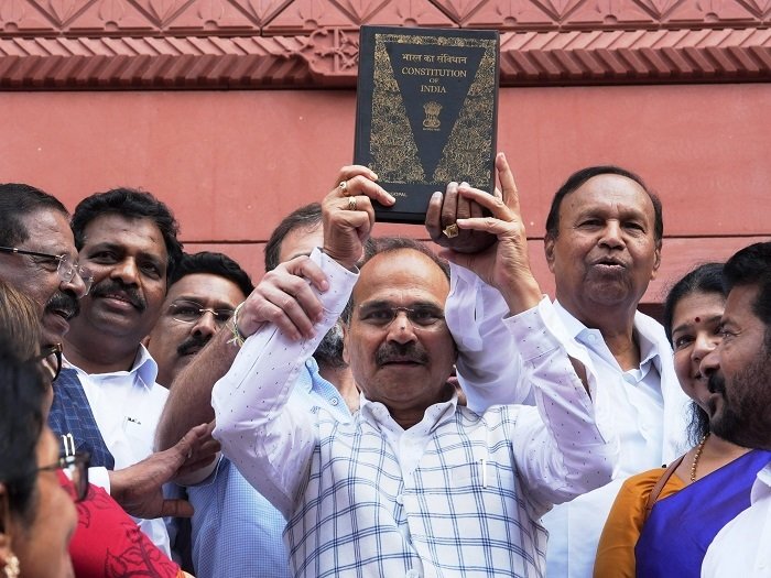 कांग्रेस का आरोप संविधान से हटा दिए सेक्युलर-सोशलिस्ट शब्द !