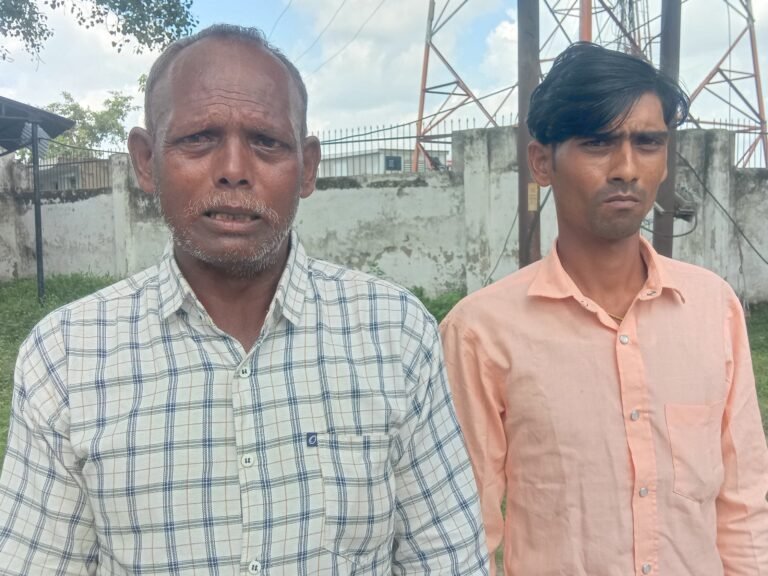 कौशांबी में दलित परिवार की DM से गुहार, दी सामुखिक आत्महत्या की धमकी !