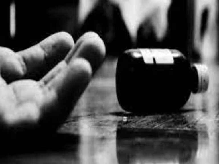 गरीबी से परेशान माता-पिता ने अपने तीन शहजादियों को खिलाया जहर !