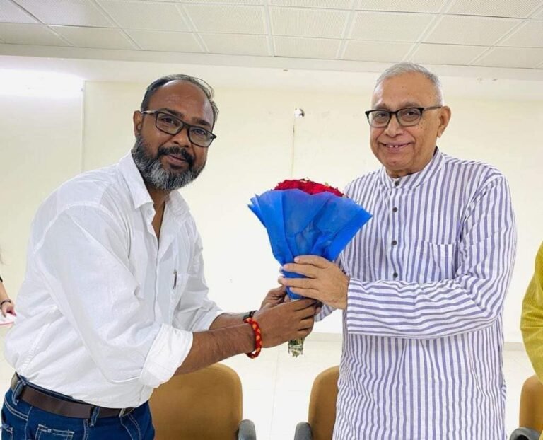 बहुभाषी होना पत्रकार के लिए अति आवश्यक है; शंभूनाथ शुक्ला