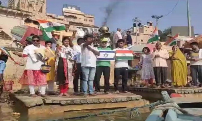 Israel Palestine Attack: इजरायल पर हमला बर्दाश्त नहीं, काशीवासियों ने इजरायल के समर्थन में किया गंगा आरती !