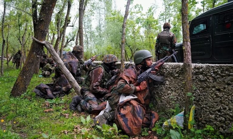 जम्मू-कश्मीर के अरनिया में पाकिस्तान की तरफ से गोलीबारी, BSF के दो जवान घायल।