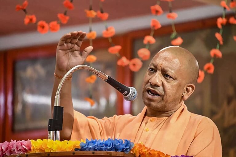 देवरिया मामले  में मुख्यमंत्री हुए सख्त , एसडीएम , सीओ, कोतवाल , हल्का प्रभारी सहित कई निलंबित , रिटायर कर्मचारियों पर भी कार्यवाही !