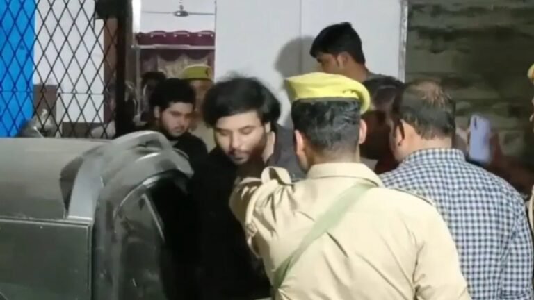 बालगृह से छूटा अतीक का बेटा, पिता की कब्र पर फूट-फूट कर रोये !