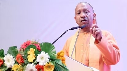 सीएम योगी ने कहा- नए शिक्षकों की नियुक्ति होने तक ले सेवानिवृत्त शिक्षकों की सेवाएं।