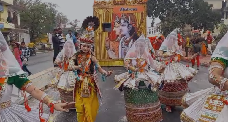 अयोध्या में दीपोत्सव से पहले निकली भगवान राम की शोभायात्रा, देखिए लेटेस्ट तस्वीरें