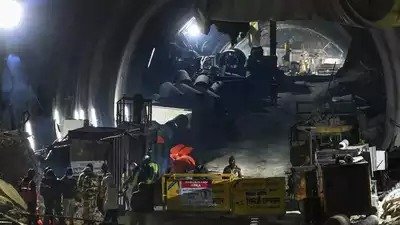 Tunnel Accident: अब हथौड़े से सुरंग की दीवार तोड़ेंगे बचाव दल !