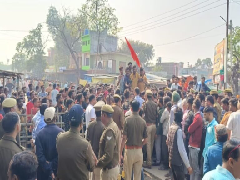 लखीमपुर खीरी: किशोरी की आत्महत्या के बाद भड़का लोगों में गुस्सा, आपत्तिजनक वीडियो हुआ था वायरल।