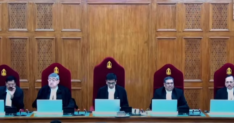 सुप्रीम कोर्ट का फैसला- जम्मू-कश्मीर से अनुच्छेद 370 हटाने का केंद्र का फैसला बरकरार