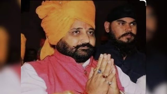 Sukhdev Singh Gogamedi Murder; श्रद्धांजलि देने अंतिम यात्रा में पहुंची भीड़, गांव गोगामेड़ी में होगा अंतिम संस्कार।
