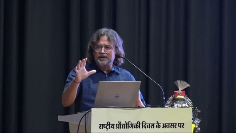 IIT के सीनियर वैज्ञानिक प्रोफेसर समीर खांडेकर का शुक्रवार को दिल का दौरा पड़ने से निधन हो गया।