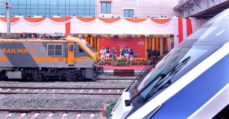 PM Modi Ayodhya Visit: पीएम मोदी ने राष्ट्र को समर्पित किया नव्य अयोध्या धाम !