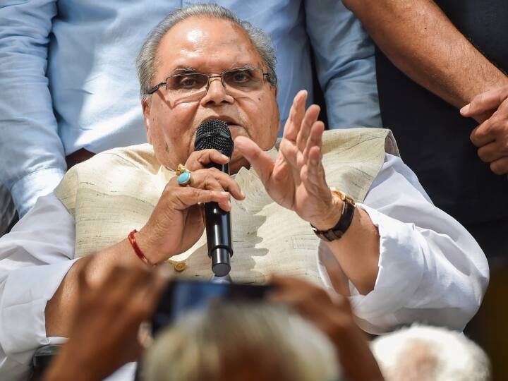 जम्मू-कश्मीर के पूर्व राज्यपाल सत्यपाल मलिक के ठिकानों पर छापेमारी, पीएम मोदी पर साधते रहे हैं निशाना