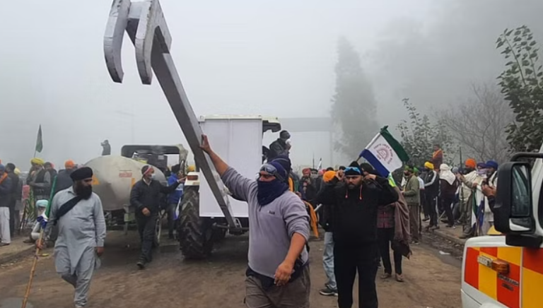 अब आर पार के मूड में किसान, आज दिल्ली कूच, हरियाणा सीमा पर पुलिस अलर्ट