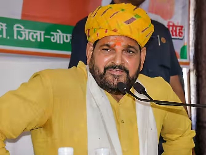 बीजेपी के दिग्गज नेता बृजभूषण शरण सिंह के साथ-साथ इन सांसदों पर लटकी ‘तलवार’! बड़े फेरबदल के आसार