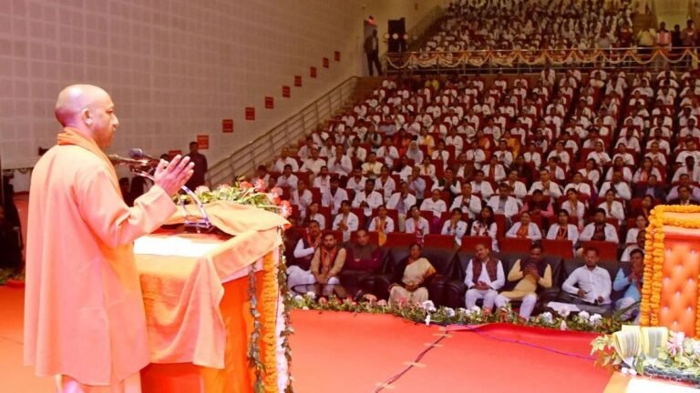 सभ्य समाज को कलंकित करती है मेरा-तेरा की भावना : योगी आदित्यनाथ !