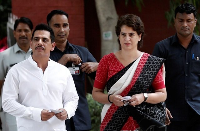 लोकसभा चुनाव : अमेठी लोकसभा सीट पर कांग्रेस मौन, गौरीगंज में क्यों लगे राबर्ट वाड्रा के पोस्टर ?