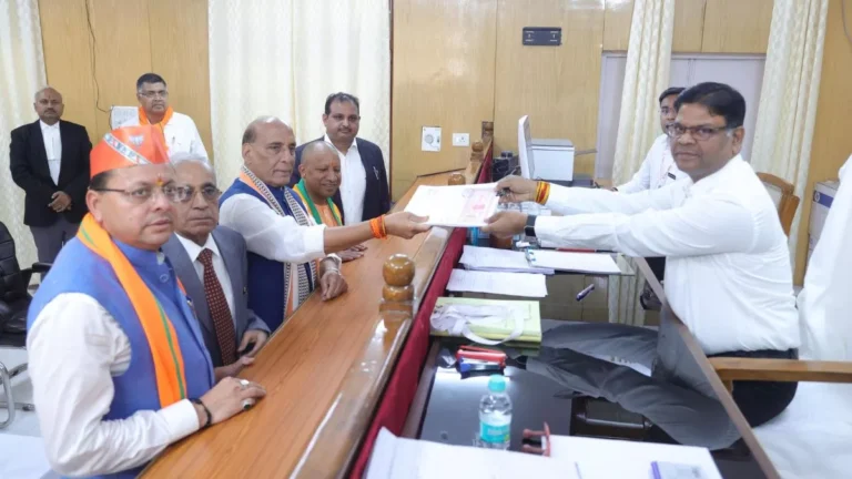 लोकसभा चुनाव : राजनाथ सिंह ने आज दाखिल किया नामांकन, सीएम योगी सहित कई बड़े नेता रहे मौजूद